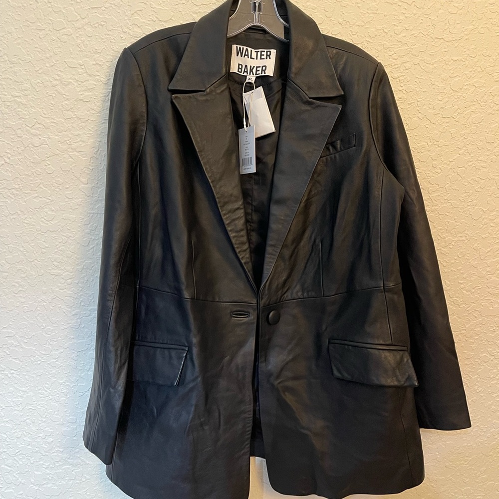 Walter Baker Women's Black Blazer
Make me an offer!